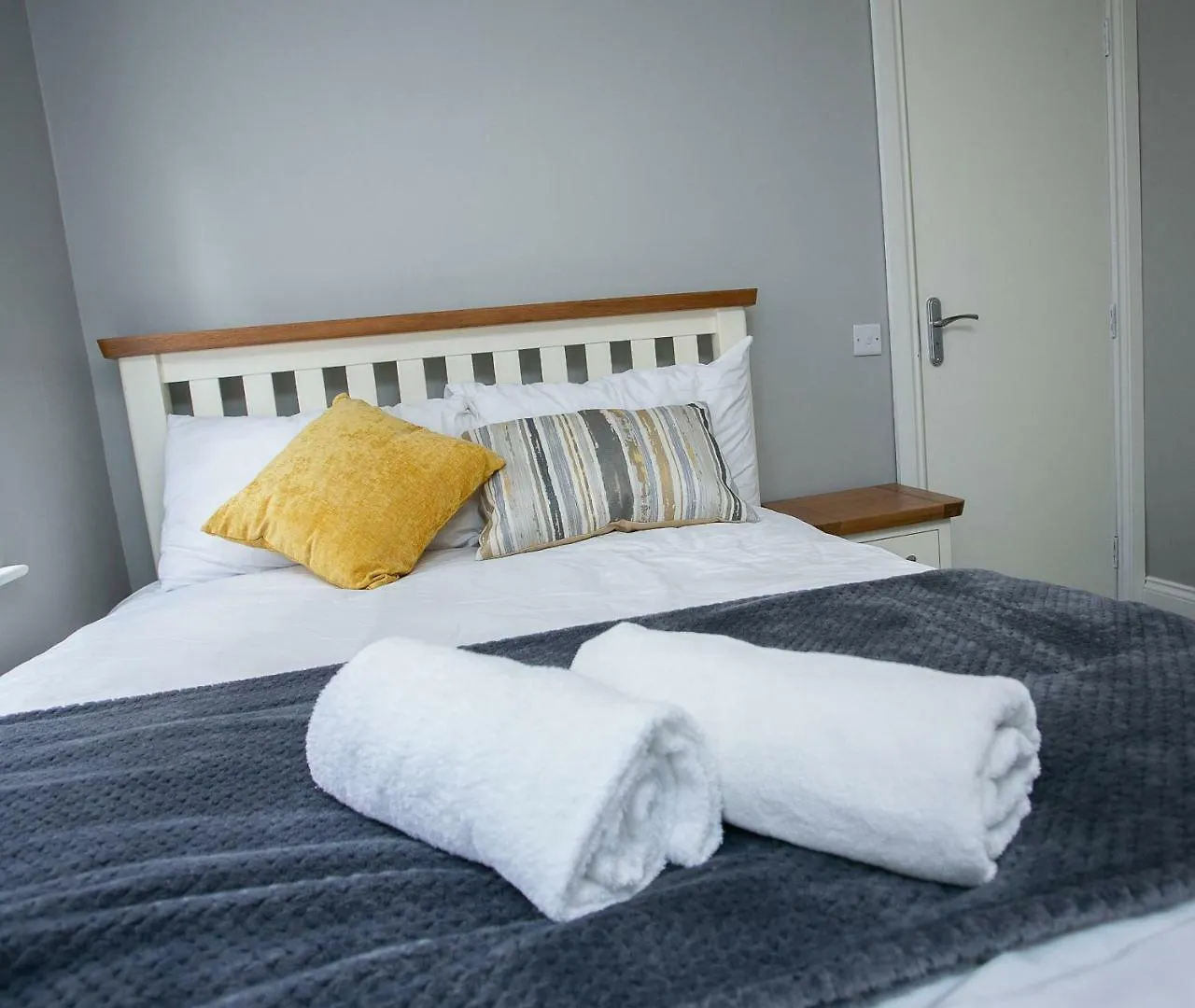 11 College Place North Belfast Holiday home