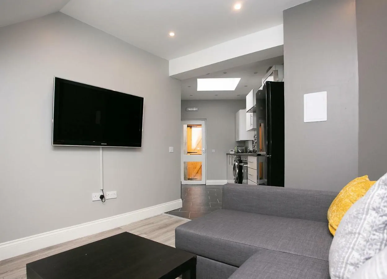 11 College Place North Belfast Holiday home